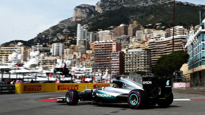 Hamilton fastest in eventful first Monaco practice