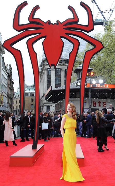 ARA21. LONDRES (REINO UNIDO), 10/04/2014.-La actriz estadounidense Emma Stone posa para los medios hoy, jueves 10 de abril del 2014, a su llegada al estreno de "The Amazing Spiderman 2" en Leicester S