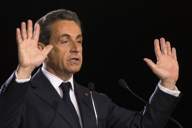 Nicolas Sarkozy a été élu samedi président de l'UMP au premier tour avec 64,5% des voix, un résultat en deçà de son score de 2004 lorsqu'il avait été plébiscité par 85,04% des votants. /Photo prise le 7 novembre 2014/REUTERS/Philippe Wojazer