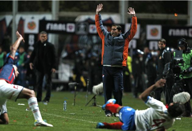 Entrenador de Morínigo de Paraguay Nacional reacciona cuando su equipo juega de Argentina San Lorenzo durante la Copa Libertadores segunda etapa partido de fútbol final en Buenos Aires