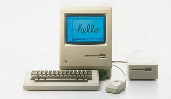 ▲第一代Macintosh以特別的一體化機型設計、單鍵滑鼠、圖形化操作介面，成為吸睛度一流的個人電腦產品。