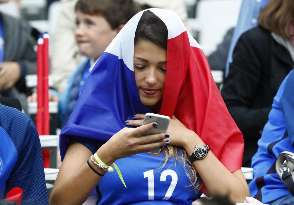 Wife of France's Morgan Schneiderlin, Camille Sold in the stands