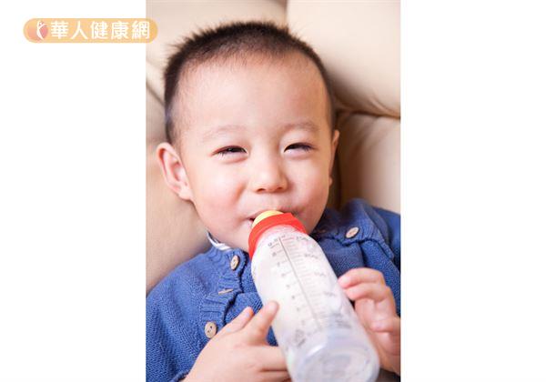 寶寶喝水別超過，多喝水也是錯？