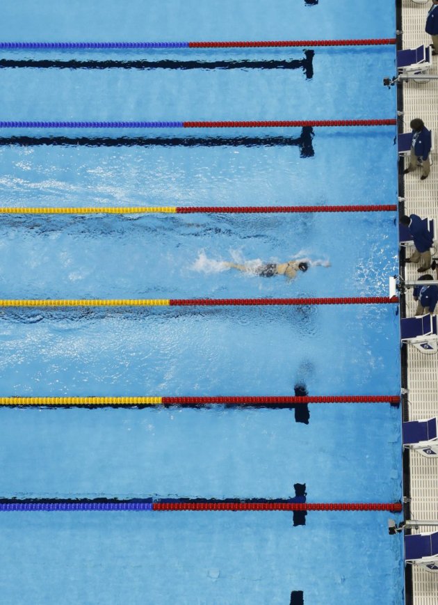 美國游泳女將雷德基在400公尺準決賽海放對手。（美聯社）