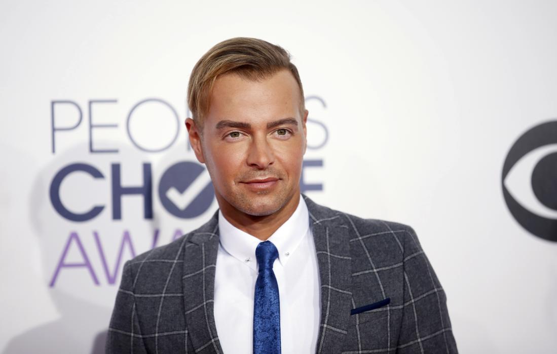 Joey Lawrence arrives at the 2015 People's Choice Awards in Los Angeles