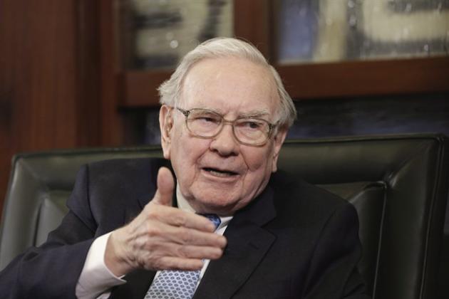 Berkshire Hathaway Chairman and CEO Warren Buffett gestures during an interview with Liz Claman on the Fox Business Network in Omaha, Neb, May 5, 2014. Buffett says he would have approved the Keystone XL project, designed to move oilsands bitumen from Alberta to refineries on the Gulf Coast.THE CANADIAN PRESS/AP/Nati Harnik