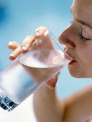 ما هي أهم فوائد شرب الماء على معدة خاوية؟؟ 20140827110912