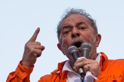 Ex-presidente Lula discursa para sindicalistas em comício no centro do Rio