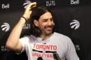 Scola y su sonrisa en la presentación como nuevo jugador de los Raptors