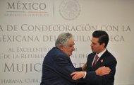 El presidente de Uruguay, José Mujica (I), y su homólogo mexicano, Enrique Peña Nieto, el 28 de enero de 2014 en La Habana. (AFP | Yamil Lage)