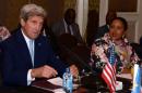 Le secrétaire d'État américain John Kerry avec son homologue kényane Amina Mohamed à Nairobi, le 22 août 2016