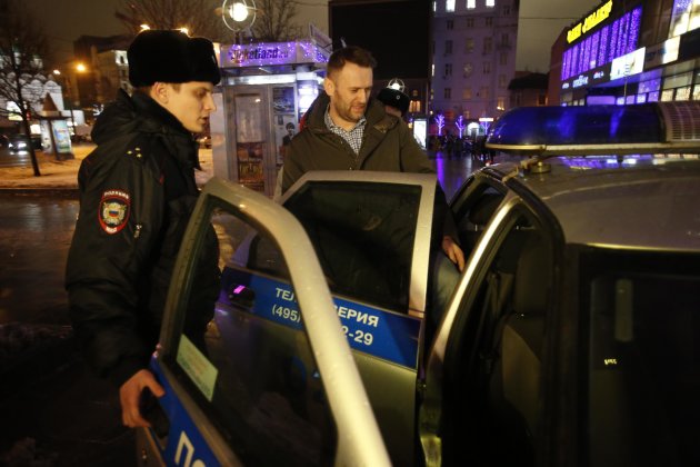 Los oficiales de policía pueden ganar altos ingresos. (AP Photo/Pavel Golovkin)