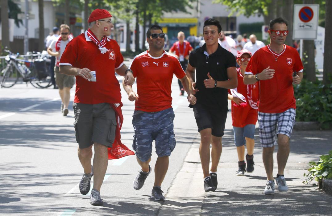 Switzerland fans run as they arrive late for Round of 16 match against Poland in Saint Etienne - EURO 2016