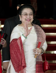 Former Indonesian President Megawati Sukarnoputri waves as she arrives for the inauguration of Indonesia's seventh President Joko Widodo at Parliament in Jakarta, Indonesia, Monday, Oct. 20, 2014. (AP Photo/Mark Baker)