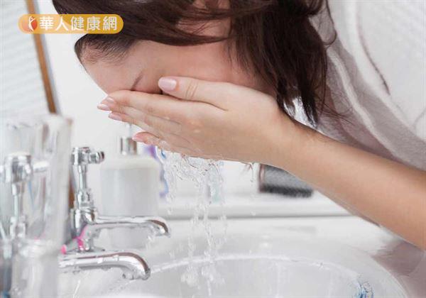 為什麼洗完臉後90秒內，一定要上化妝水？