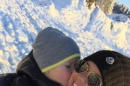 Amélie Neten : arnaquée, elle s’échappe au ski avec son adorable Hugo !