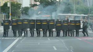 Brazil: Striking transport workers clash with police …