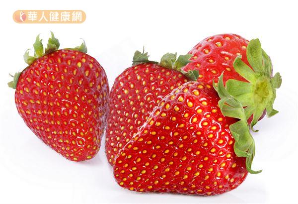 草莓含有豐富的白藜蘆醇，除了幫助減重，還能降血脂、清除自由基，好處多多！