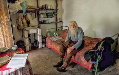 Σύγχρονος Αγιος: Ηλικιωμένος ζητιάνος από τη Βουλγαρία, αφιέρωσε τη ζωή του στα ορφανά [εικόνες]