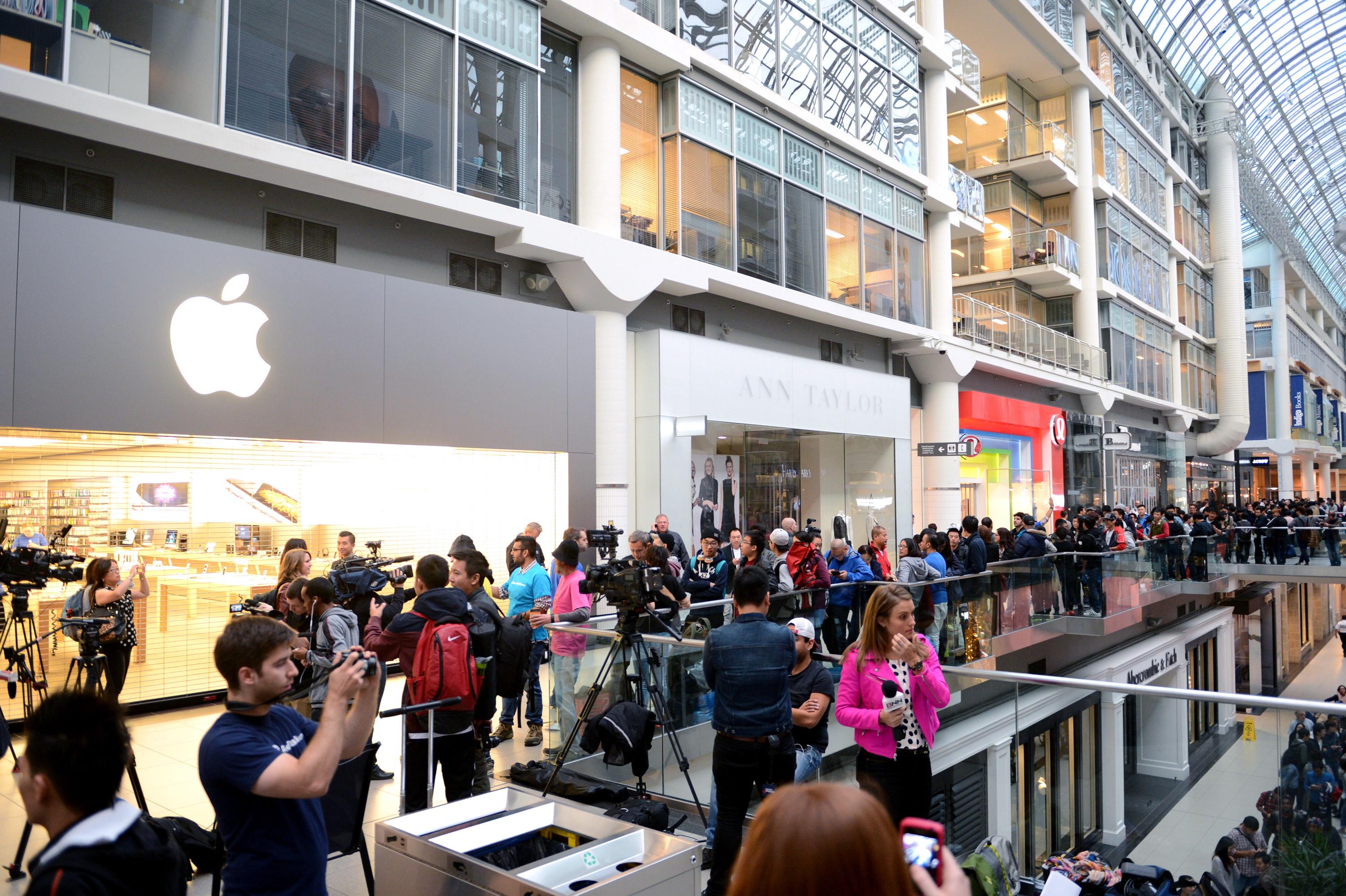 PHOTOS: Apple Store Lines for iPhone 6 and iPhone 6 Plus