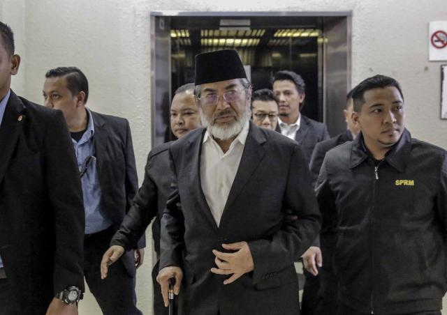 Former Sabah chief minister Tan Sri Musa Aman arrives at the Kuala Lumpur Court Complex November 5, 2018. — Picture by Firdaus Latif