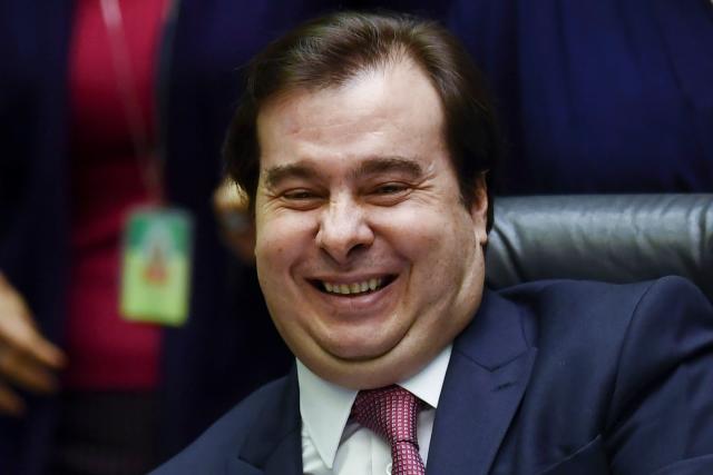 Rodrigo Maia se emociona ao anunciar votação favorável à Reforma da Previdência (Foto: Evaristo Sá/AFP/Getty Images)