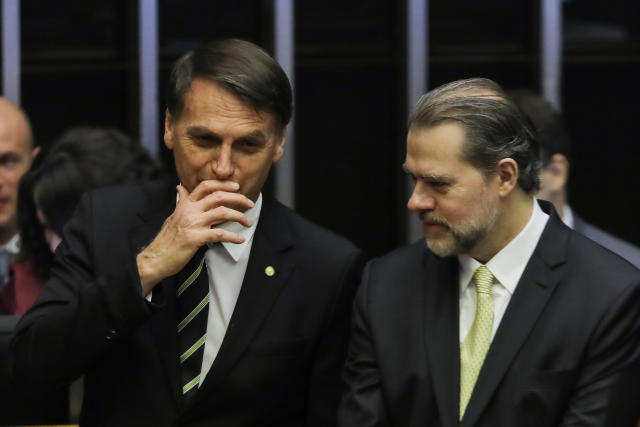 Em duas semanas, redes sociais passam de aliadas a principal problema de Bolsonaro
