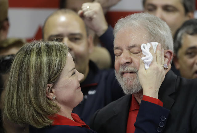 Ex-presidente Lula é acusado de corrupção ativa, passiva e lavagem de dinheiro - Foto: AP Foto/Andre Penner