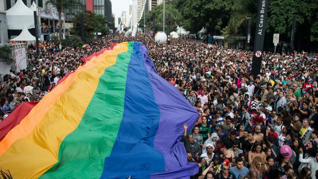 Cerca de 3 milhões de pessoas ocupam a Avenida Paulista na Parada LGBT de São Paulo.