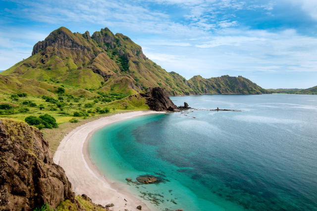 En la idílica Isla Flores, provincia oriental de Nusa Tenggara, Indonesia, existe una combinación de factores ambientales que reduce la estatura de sus habitantes.