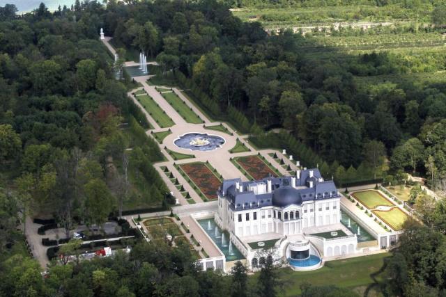 RTR2OWNF Chateau Louis XIV