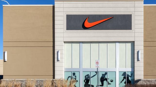 nike outlet one stop opening times - windekindleuven.be