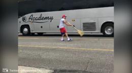 Phillies Fan Literally Sweeps Mets Team Buses Out Of Town After 3 Game Sweep Video