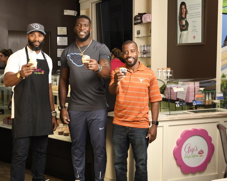 Former Nfl Star Opens Gigis Cupcakes Franchise