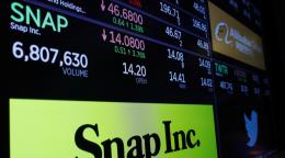 Snap Snap To Report Q3 Earnings What S In The Cards